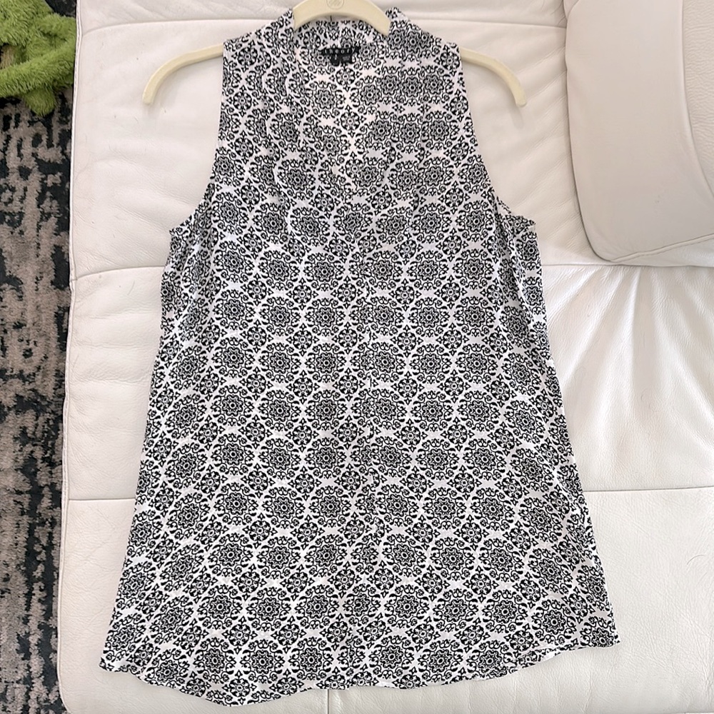 Black/white Theory silk tank. Sleeveless, size S